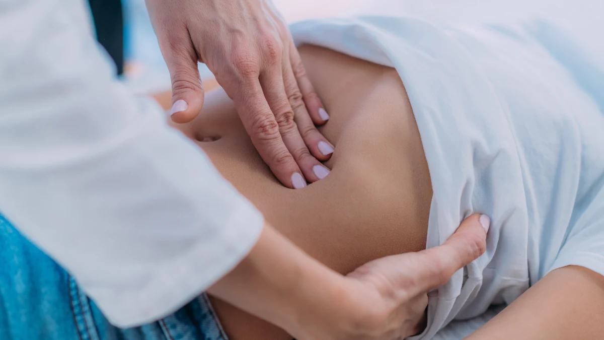 Consulta de gastroenterologia e exame do abdome em São Miguel Arcanjo